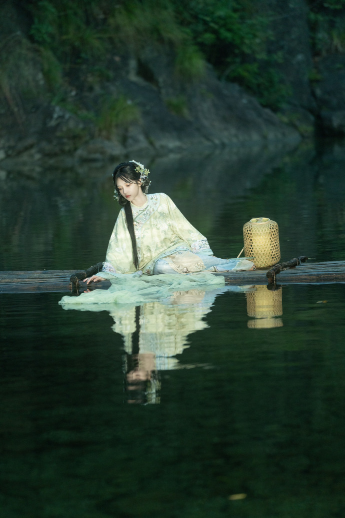 名侦探柯南：黑铁的鱼影 海报